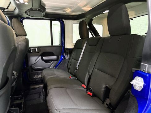 Used 2019 Jeep Wrangler Unlimited Sport S image 16