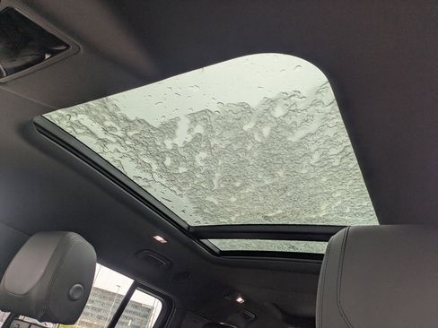 Used 2023 Land Rover Defender 130 X-Dynamic SE image 24