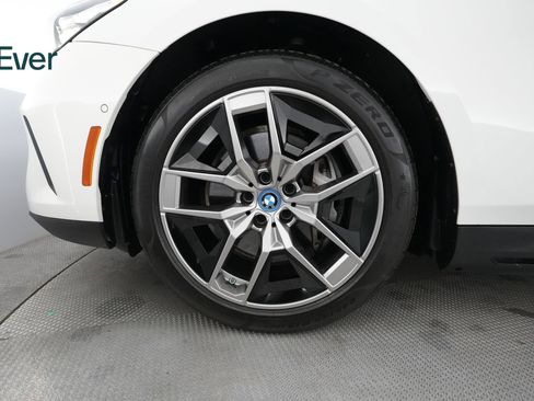 Used 2024 BMW i5 eDrive40i w/ Premium Package RWD image 20