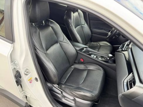 Used 2018 Toyota C-HR XLE FWD image 35