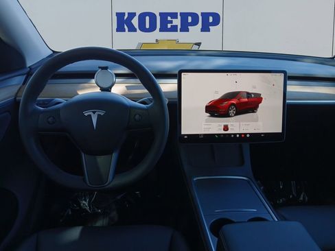 Used 2023 Tesla Model Y Long Range image 12