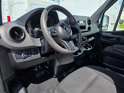 Used 2019 Mercedes-Benz Sprinter 144 w/ Driver Convenience Package image 19