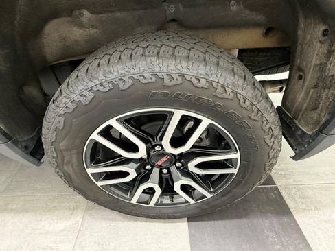 Used 2024 GMC Sierra 1500 AT4 w/ Technology Package AWD/4WD image 5