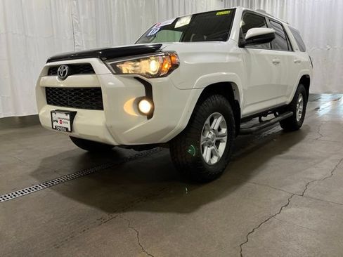 Certified 2017 Toyota 4Runner SR5 AWD/4WD image 27