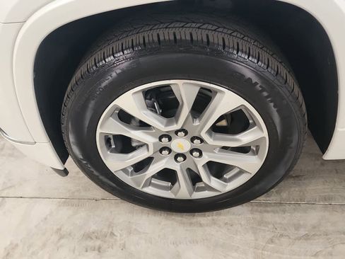 Used 2021 Chevrolet Traverse Premier FWD image 9