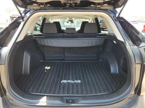 Used 2023 Toyota RAV4 LE AWD/4WD image 20
