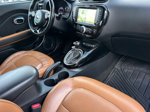 Used 2016 Kia Soul ! w/ Premium Package image 16