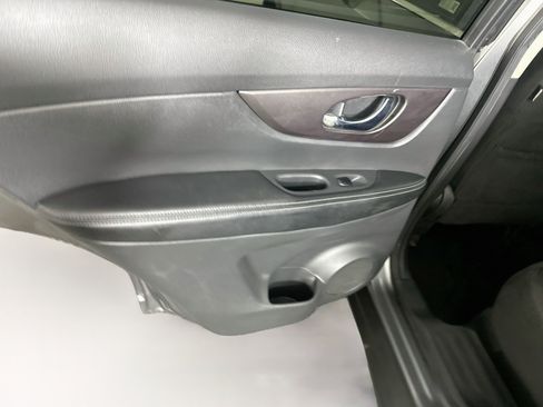 Used 2015 Nissan Rogue S FWD image 25