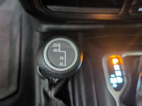 Used 2018 Jeep Wrangler Unlimited Sahara w/ Uconnect 4C Nav & Sound Group AWD/4WD image 15