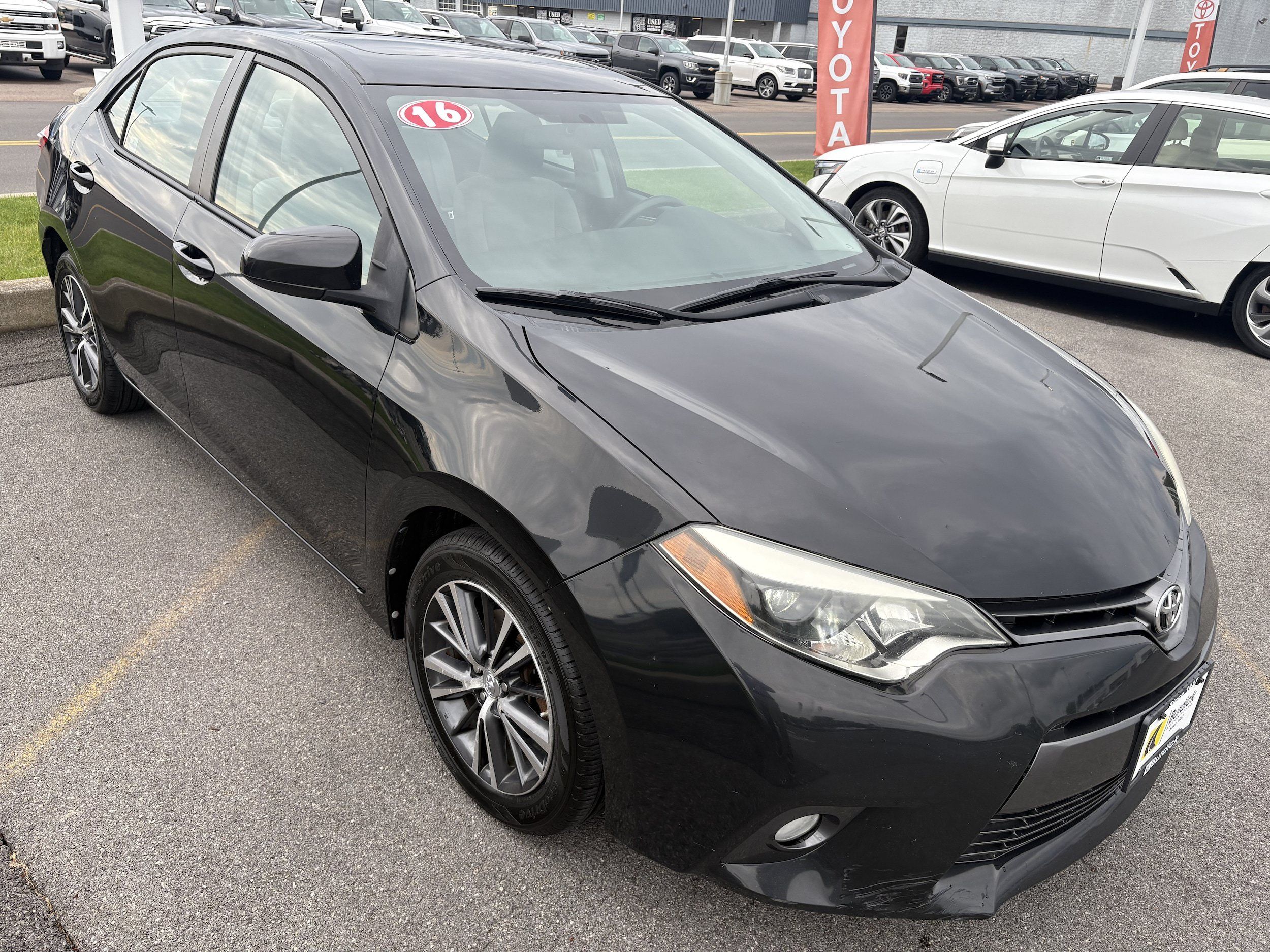 Used 2016 Toyota Corolla FWD image 2