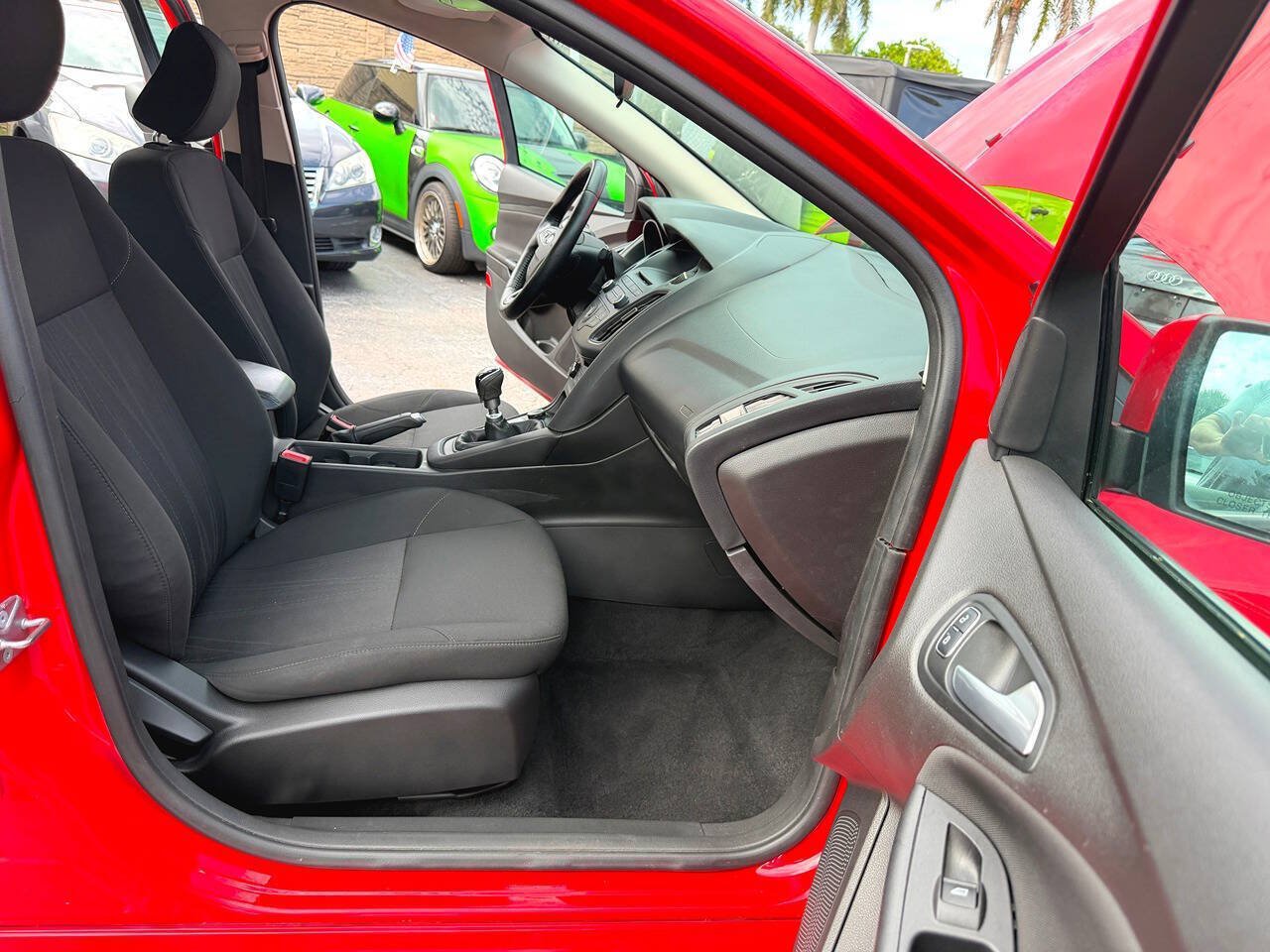 Used 2015 Ford Focus SE w/ SE Ecoboost Package FWD image 30
