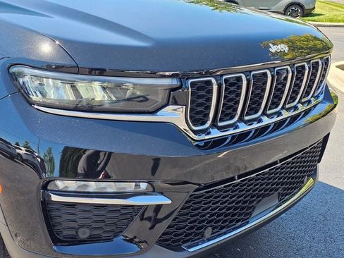 Used 2023 Jeep Grand Cherokee Limited w/ Luxury Tech Group II AWD/4WD image 5
