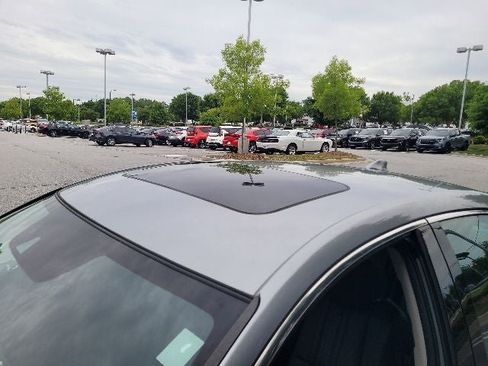 Used 2021 Honda Accord Touring image 9