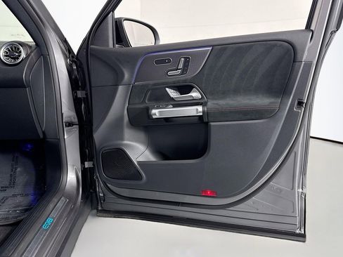 Used 2023 Mercedes-Benz EQB 300 4MATIC image 24