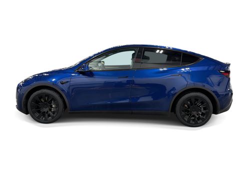 Certified 2023 Tesla Model Y Long Range AWD/4WD image 3
