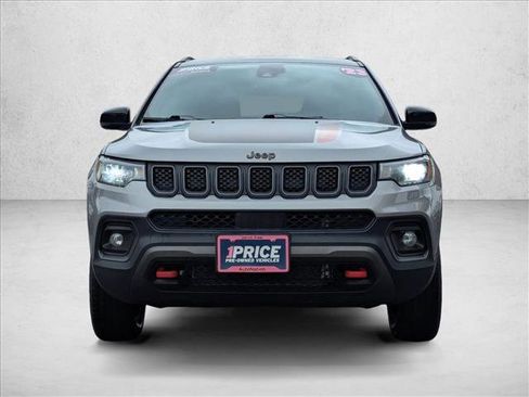 Used 2023 Jeep Compass Trailhawk AWD/4WD image 2