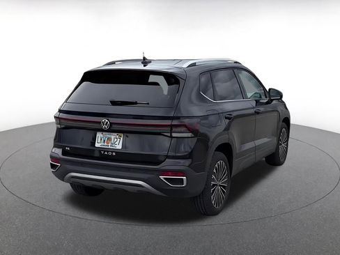 Used 2025 Volkswagen Taos SE image 14