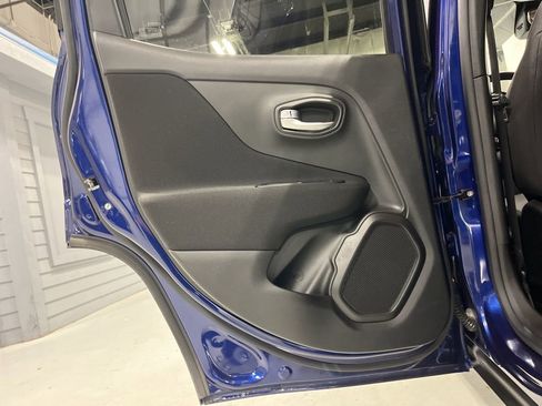 Used 2021 Jeep Renegade Latitude w/ Convenience Group AWD/4WD image 32