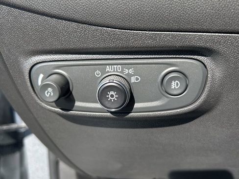 Used 2023 Chevrolet Equinox Premier image 29