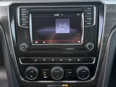Used 2017 Volkswagen Passat 1.8T SE FWD image 26