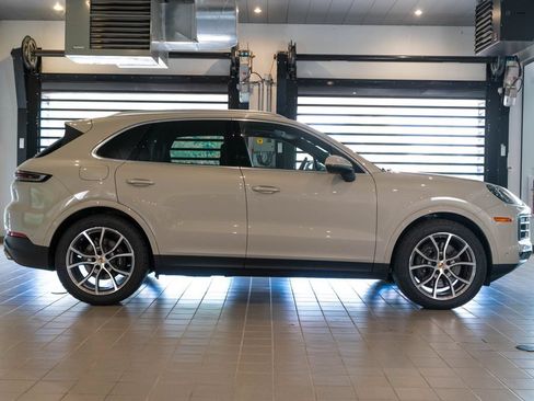 Certified 2025 Porsche Cayenne AWD/4WD image 11