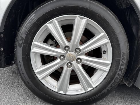 Used 2010 Subaru Legacy 2.5i Premium image 35