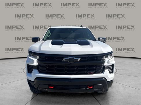 Used 2025 Chevrolet Silverado 1500 LT Trail Boss w/ Convenience Package II image 8