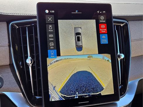 New 2026 Volvo XC90 B6 Plus w/ Protection Package Premier image 28