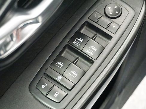 Used 2017 Jeep Cherokee Latitude w/ Cold Weather Group image 29