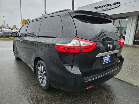 Used 2018 Toyota Sienna Limited image 3