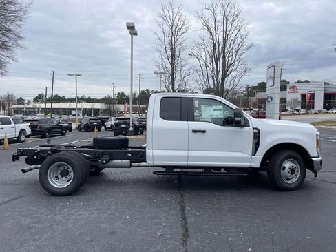 New 2026 Ford F350 XL w/ XL Chrome Package RWD image 2