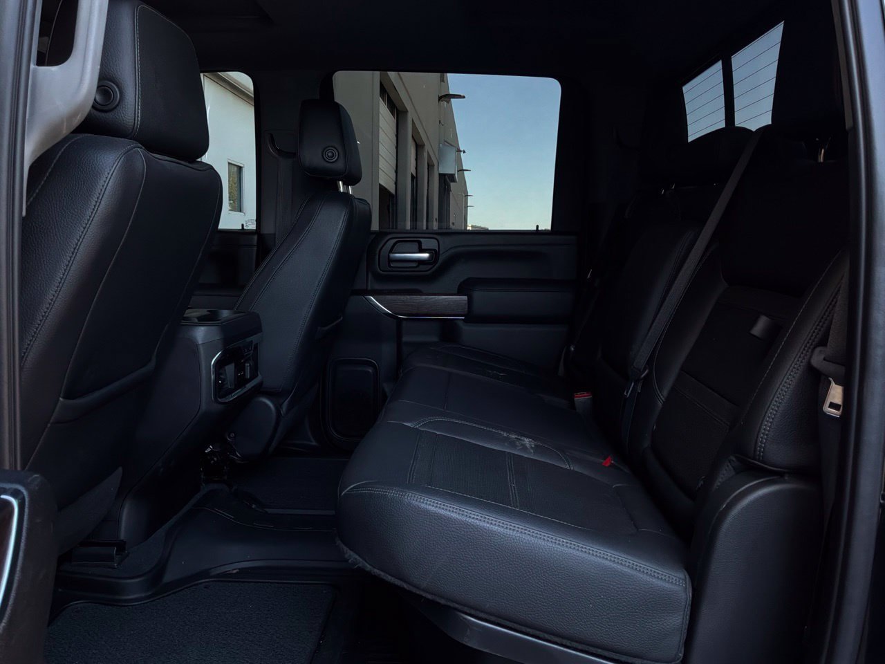 Used 2021 GMC Sierra 2500 Denali w/ Denali Black Diamond Edition AWD/4WD image 20