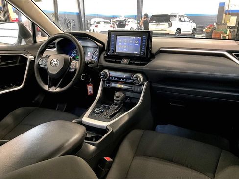 Used 2020 Toyota RAV4 LE w/ Carpet Mat Package AWD/4WD image 14