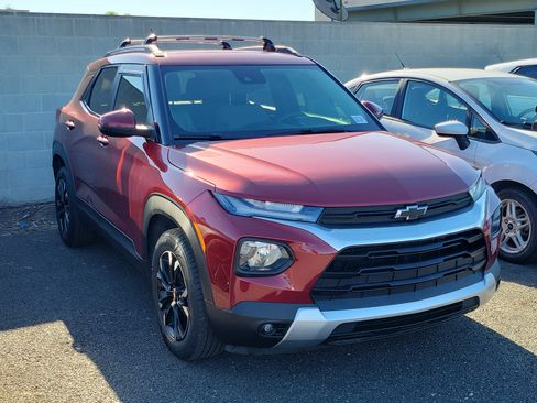 Used 2022 Chevrolet TrailBlazer LT FWD image 3