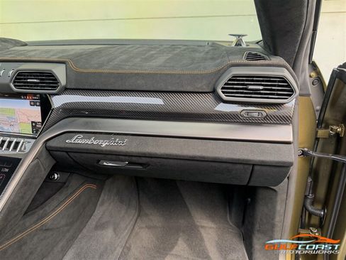 Used 2024 Lamborghini Urus Performante AWD/4WD image 37