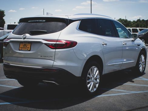 Used 2019 Buick Enclave Essence FWD image 11