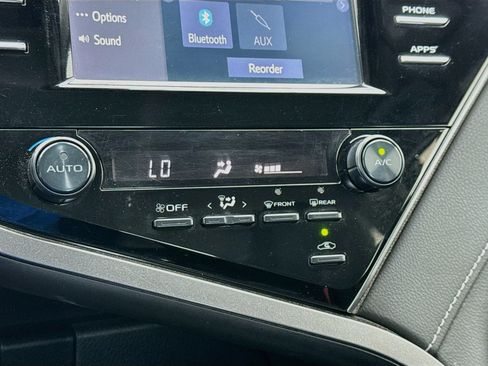 Used 2019 Toyota Camry SE FWD image 12