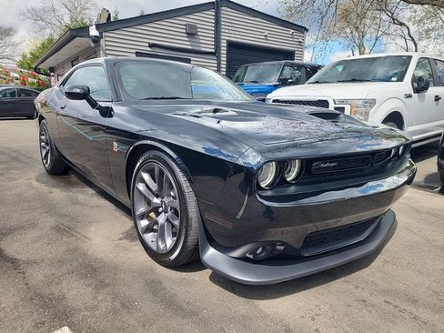 Used 2021 Dodge Challenger R/T Scat Pack RWD image 4