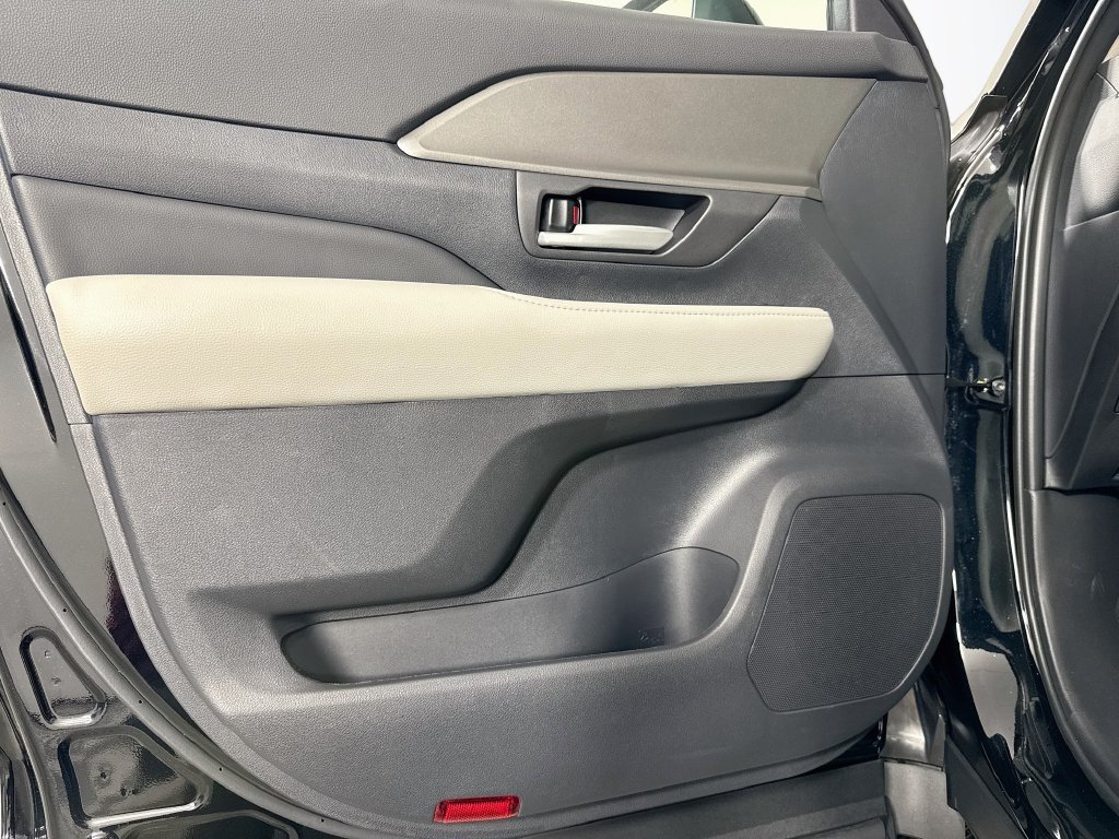 New 2026 Toyota Grand Highlander XLE FWD image 12