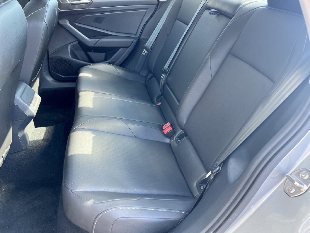 Used 2020 Volkswagen Jetta SE w/ SE Cold Weather Package FWD image 28