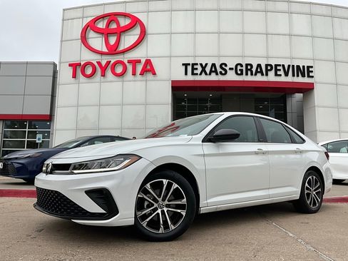 Used 2025 Volkswagen Jetta Sport image 2