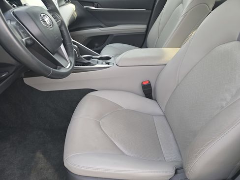 Used 2023 Toyota Camry XLE image 9