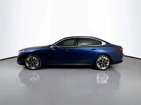 New 2026 BMW 530i xDrive w/ Premium Package AWD/4WD image 9