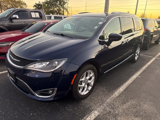 Used 2017 Chrysler Pacifica Touring-L Plus w/ Advanced Safetytec Group FWD image 1