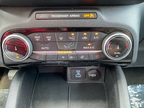 Used 2022 Ford Escape SE w/ SE Sport Appearance Package AWD/4WD image 10