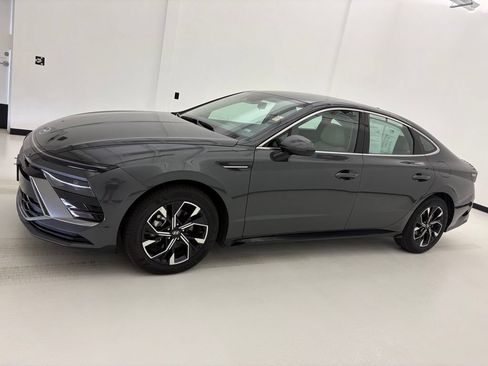 Used 2025 Hyundai Sonata SEL FWD image 18
