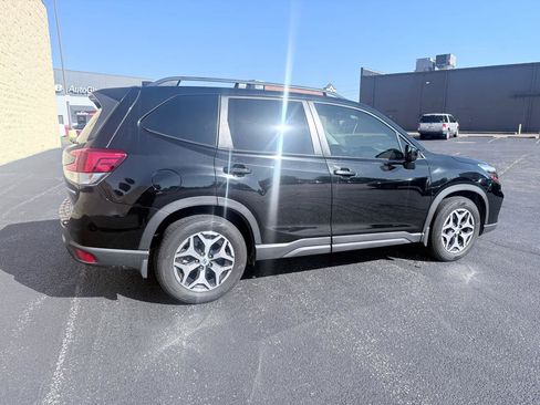 Used 2020 Subaru Forester Premium AWD/4WD image 5
