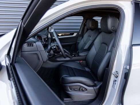 New 2026 Porsche Cayenne Coupe AWD/4WD image 5