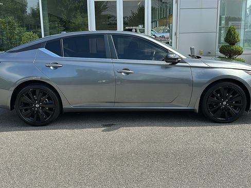 Used 2022 Nissan Altima 2.5 SR w/ Midnight Edition Package FWD image 28