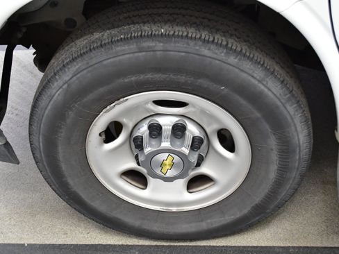 Used 2024 Chevrolet Express 3500 LT w/ LT Preferred Equipment Group RWD image 32